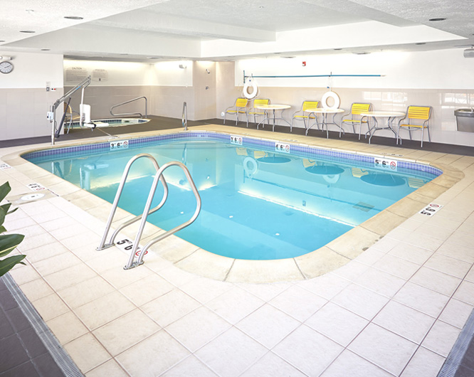 Marriott-Inn-Inner-Pool